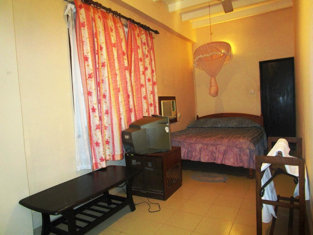Hotel Shalini Anuradhapura Room photo