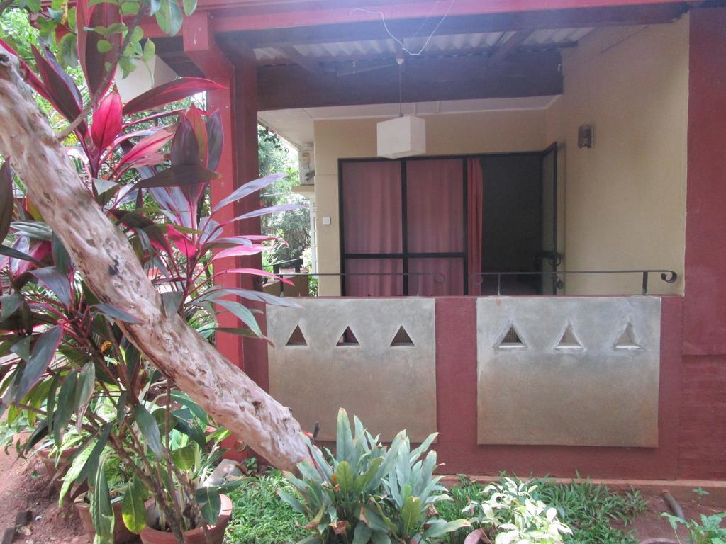Hotel Shalini Anuradhapura Exterior photo