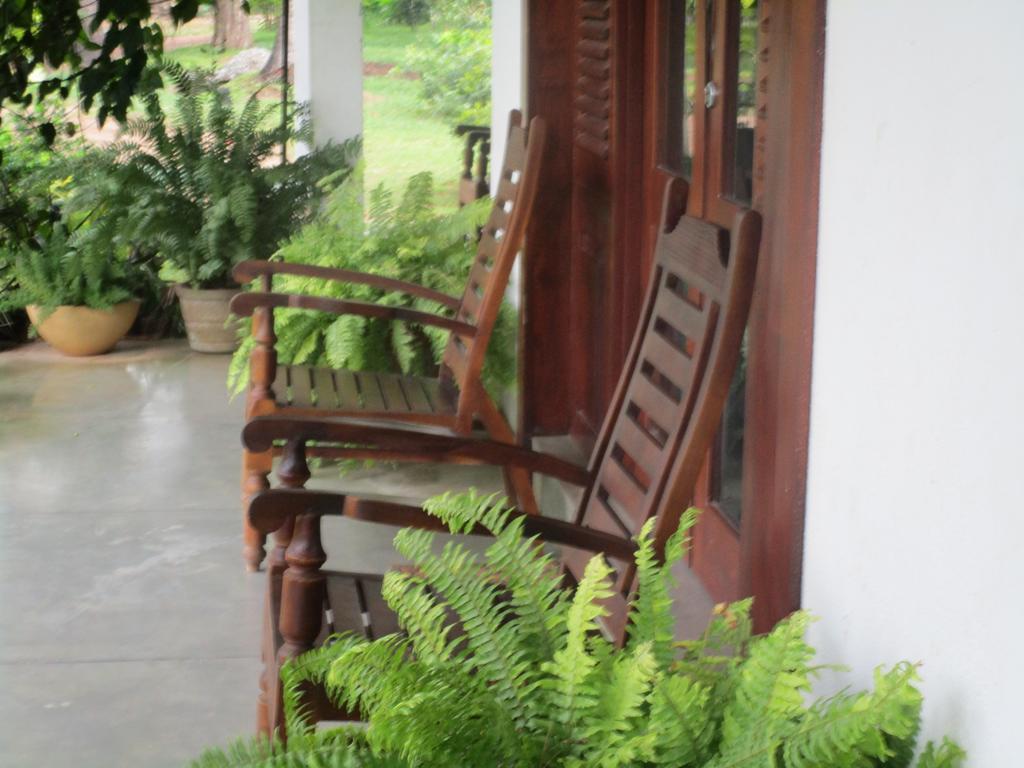 Hotel Shalini Anuradhapura Exterior photo