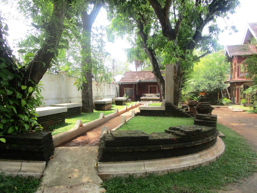 Hotel Shalini Anuradhapura Exterior photo