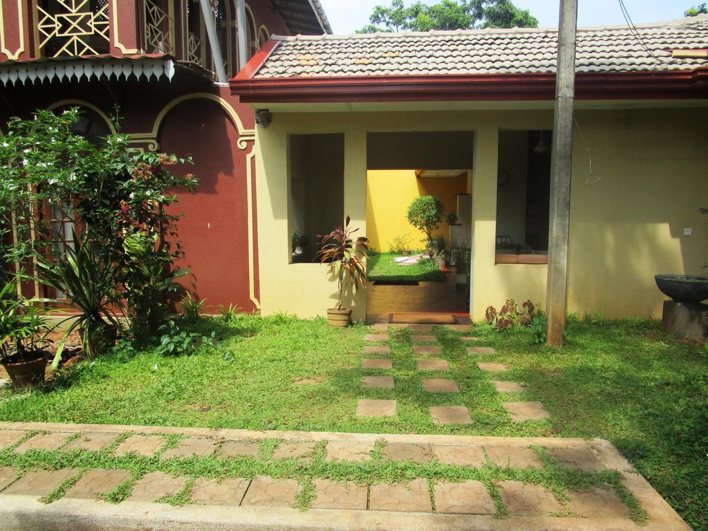 Hotel Shalini Anuradhapura Exterior photo