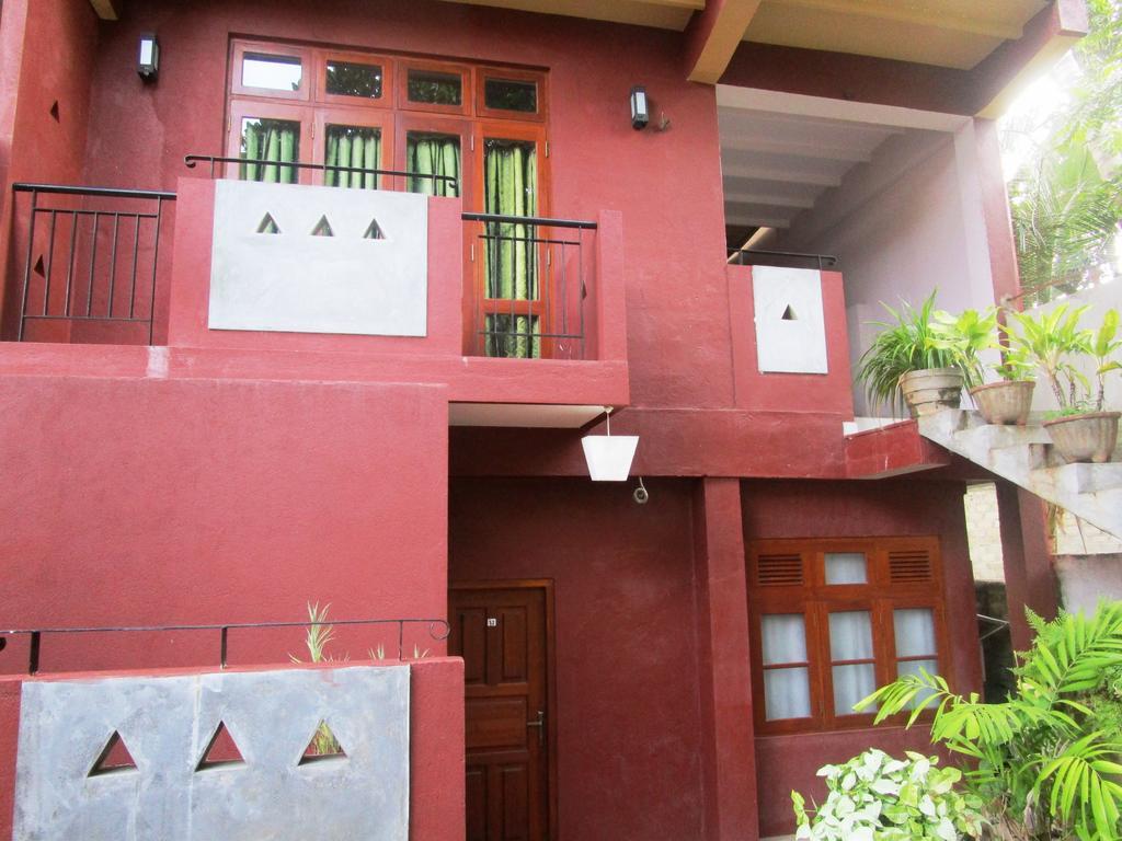 Hotel Shalini Anuradhapura Exterior photo