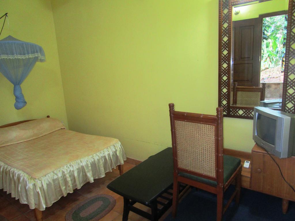 Hotel Shalini Anuradhapura Room photo