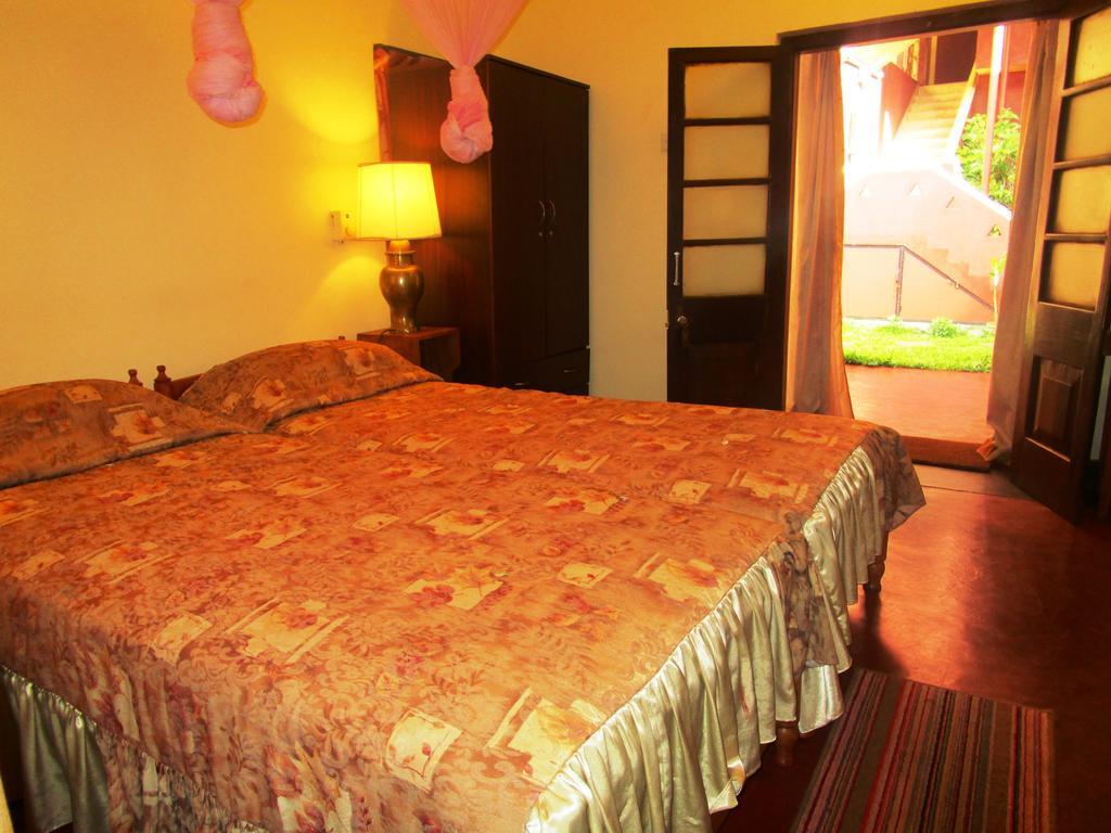 Hotel Shalini Anuradhapura Room photo