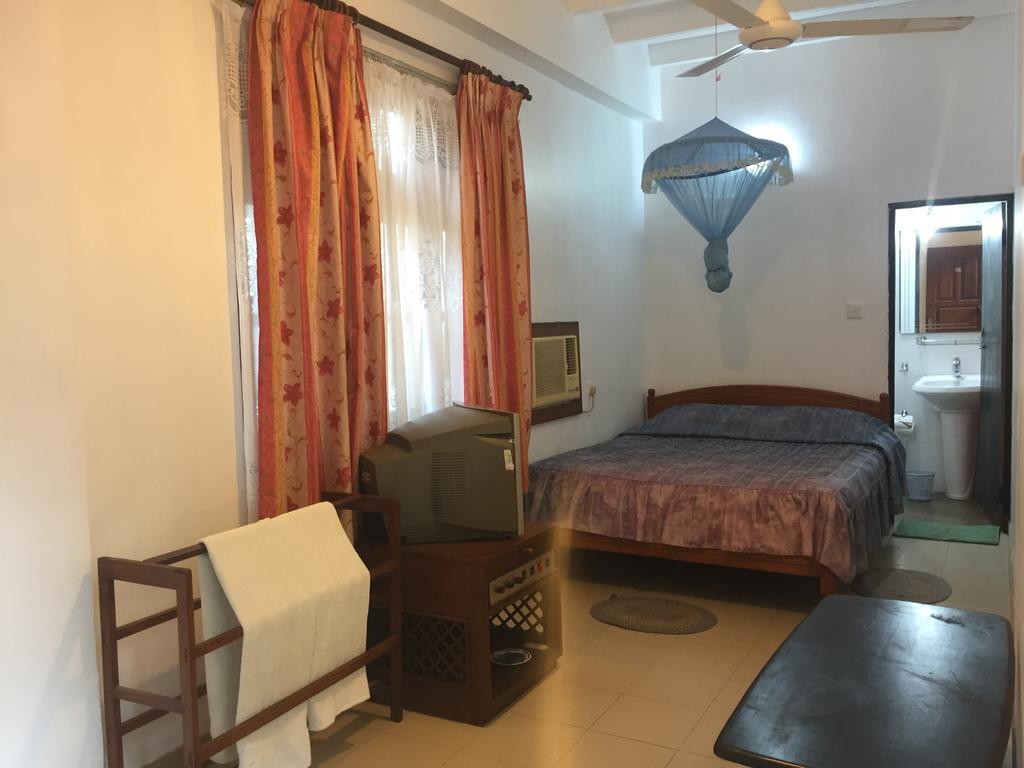 Hotel Shalini Anuradhapura Exterior photo