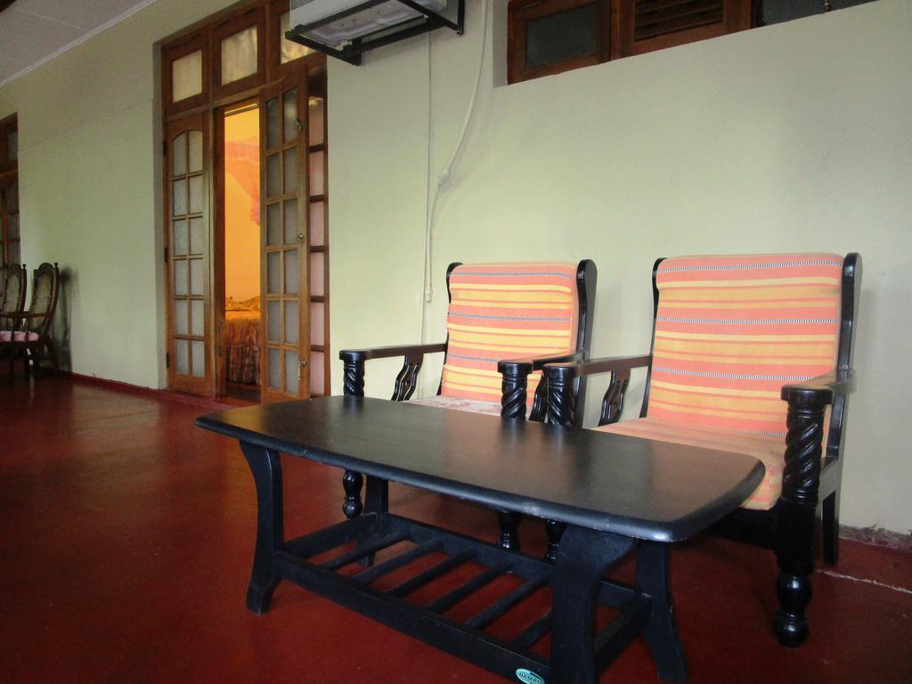 Hotel Shalini Anuradhapura Exterior photo